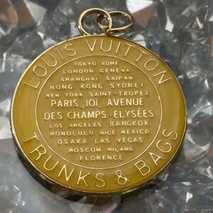 💛💛 Louis Vuitton Yellow and Gold Tone Trunks & Bags Pendant